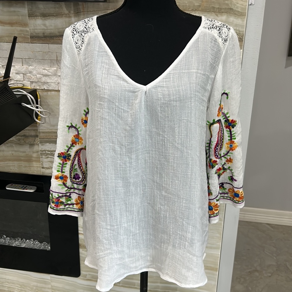 Figueroa & Flower Embroidered Top. Size L(185)